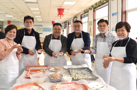 红火迎春心系患者、深切祝福情暖职工-医院领导与职工包饺子共庆新春