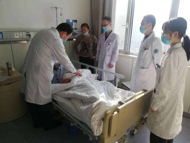 我院普外科一病区成功实施一例腹腔镜下探查肝脏异物取出术