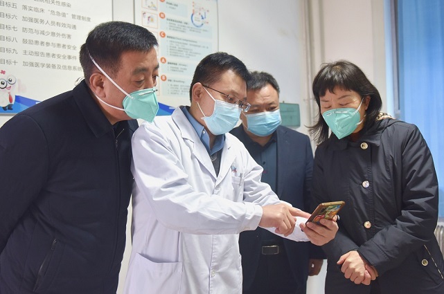 省卫健委督导组调研指导我院新冠病毒感染救治工作，看望慰问一线医务人员