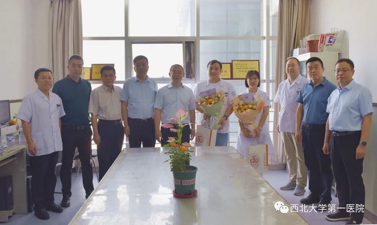 西北大学校领导看望慰问我院教师代表