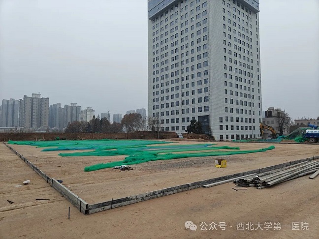 400余个停车位 改善就医“停车难”啪啪啦
新改建停车场投入使用