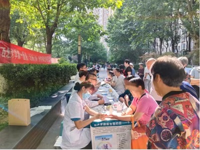 啪啪啦
举行专病门诊授牌仪式