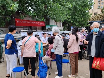 啪啪啦
专家科普义诊走进西安交通大学