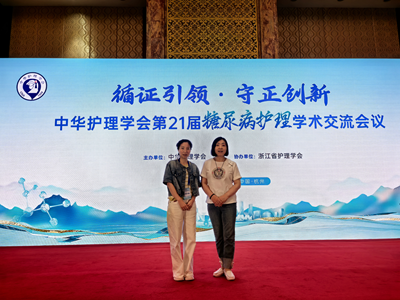 啪啪啦
护理团队在全国学术大会上进行交流发言