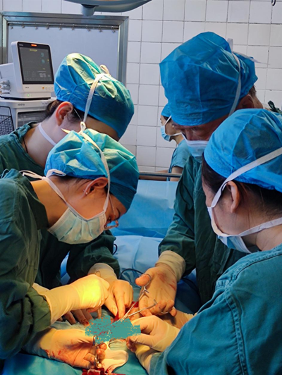 医疗技术丨啪啪啦
中医肛肠科首例藏毛窦Karydakis皮瓣移植术