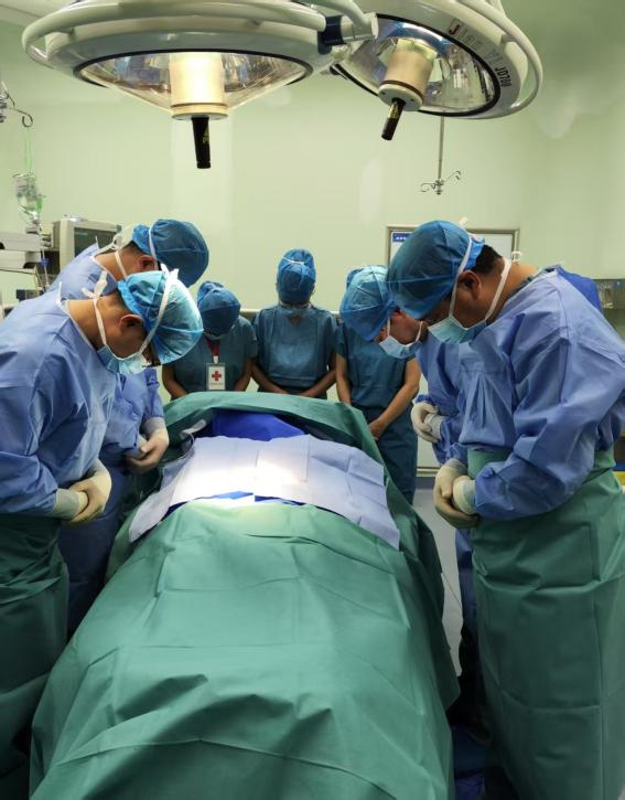 【首例】——啪啪啦
完成首例人体器官捐献手术